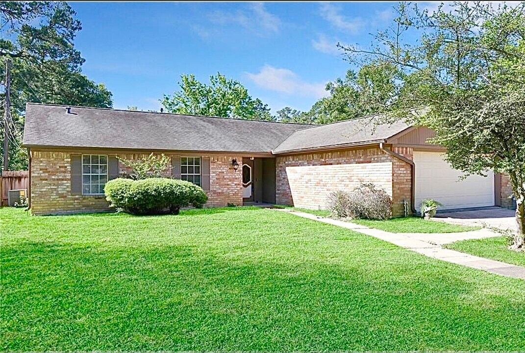 1 Darnell St in Conroe, TX - Foto de edificio