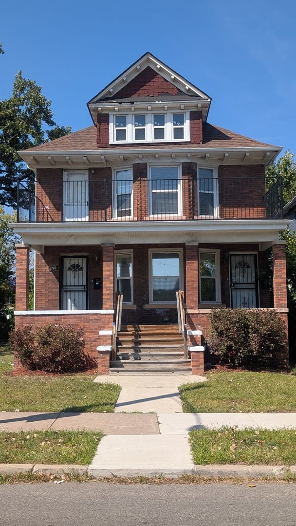 property at 894-896 W Euclid St