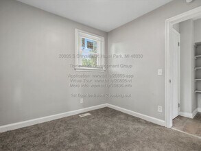 20805 S Chrysler Dr in Hazel Park, MI - Building Photo - Building Photo