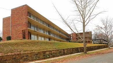 2990 S Rhodes Cir in Birmingham, AL - Foto de edificio - Building Photo