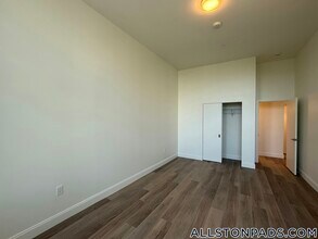 1079 Commonwealth Ave in Boston, MA - Building Photo - Building Photo
