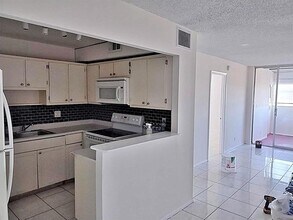 2017 NW 46th Ave in Lauderhill, FL - Building Photo - Building Photo