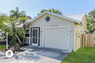 6846 SE Raintree Ave in Stuart, FL - Building Photo - Building Photo