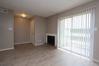 Tradewinds Apartments in Texas City, TX - Building Photo - Interior Photo