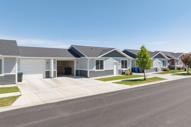 Southwest Patio Home Apartments in Chubbuck, ID - Building Photo - Building Photo