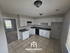 4059 Friendly Way in Memphis, TN - Building Photo - Building Photo