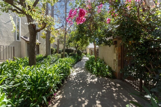 21901 Lassen St in Los Angeles, CA - Building Photo - Building Photo