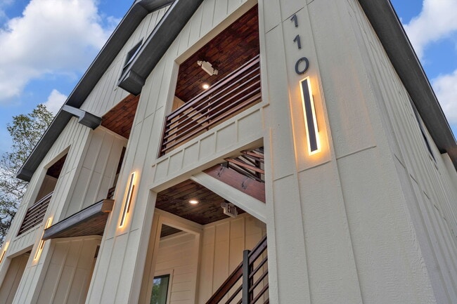 The Townhomes on Webb in San Antonio, TX - Building Photo - Building Photo