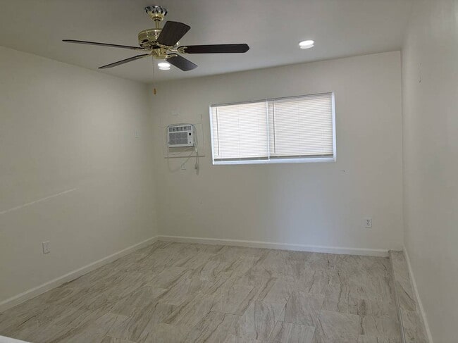 property at 3938 N Bonita St