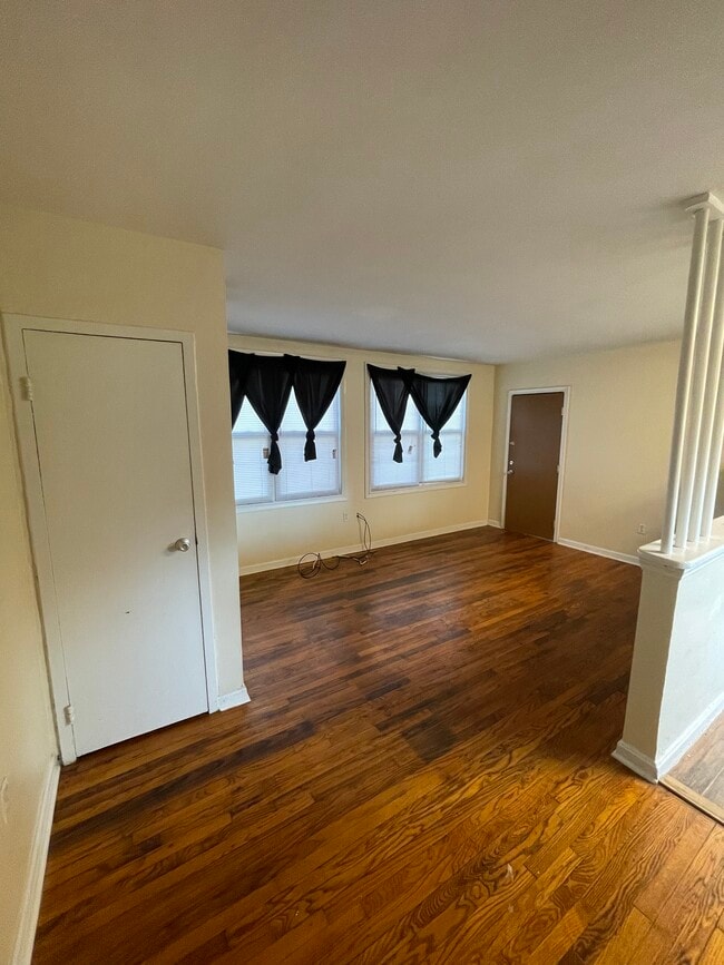 4809 Meade St NE, Unit 1 in Washington, DC - Foto de edificio - Building Photo