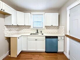 2032 Kendall St in Detroit, MI - Building Photo