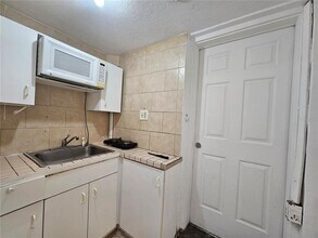 6052 Appian Way in Orlando, FL - Building Photo - Building Photo