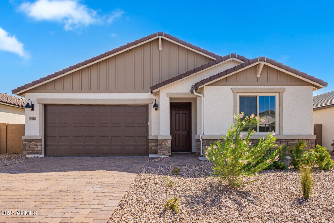5015 W Hardtack Trl in Phoenix, AZ - Building Photo