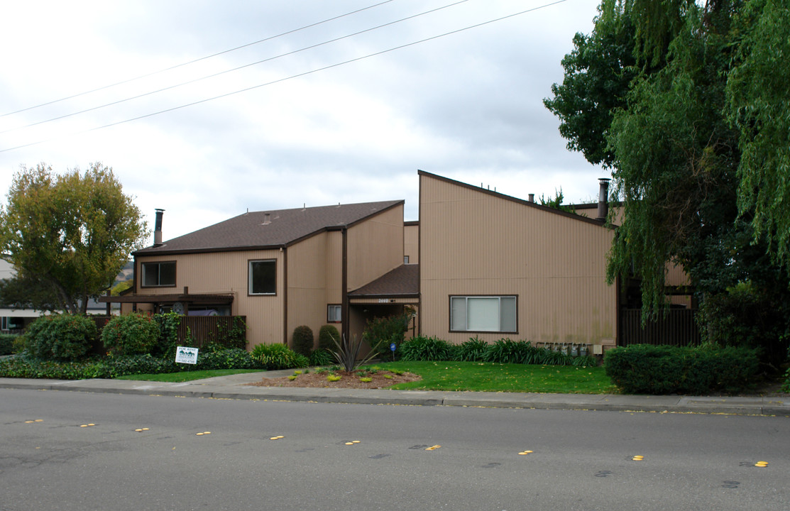 2440 Tachevah Dr in Santa Rosa, CA - Building Photo