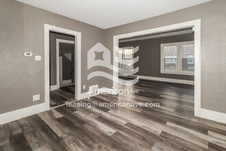 1002 E Victoria St in South Bend, IN - Foto de edificio - Building Photo