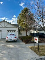 1297 NE Dawson Dr in Bend, OR - Building Photo