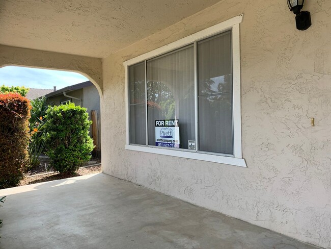1640 Clearview Dr in Hollister, CA - Building Photo - Building Photo