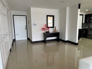 2017 S Ocean Dr in Hallandale Beach, FL - Building Photo - Building Photo