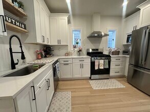 633 E 8th St, Unit 3 in Boston, MA - Building Photo - Building Photo