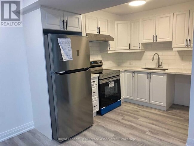 1562 Upper Ottawa St in Hamilton, ON - Building Photo - Building Photo