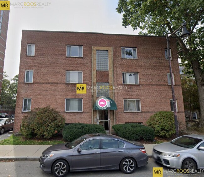 2012 Commonwealth Ave, Unit BE in Boston, MA - Building Photo - Building Photo