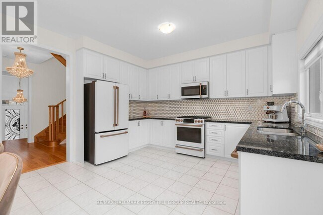 34 Valleo St in Georgina, ON - Building Photo - Building Photo