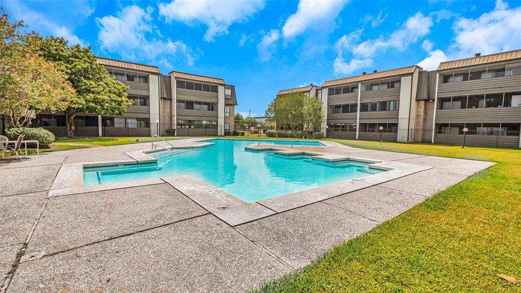 3035 Walnut Bend Ln in Houston, TX - Foto de edificio