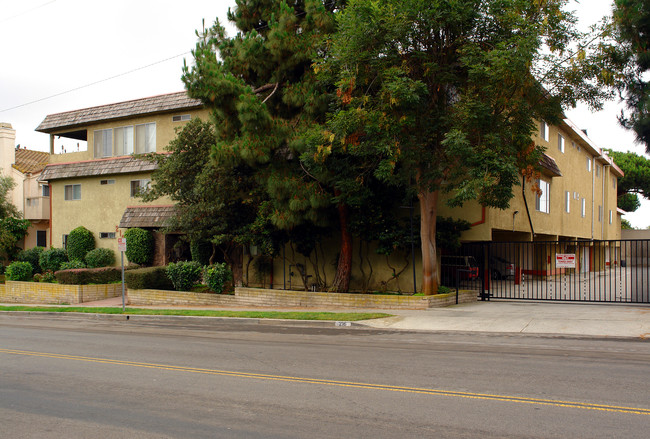 Sky Way Apartments in El Segundo, CA - Foto de edificio - Building Photo