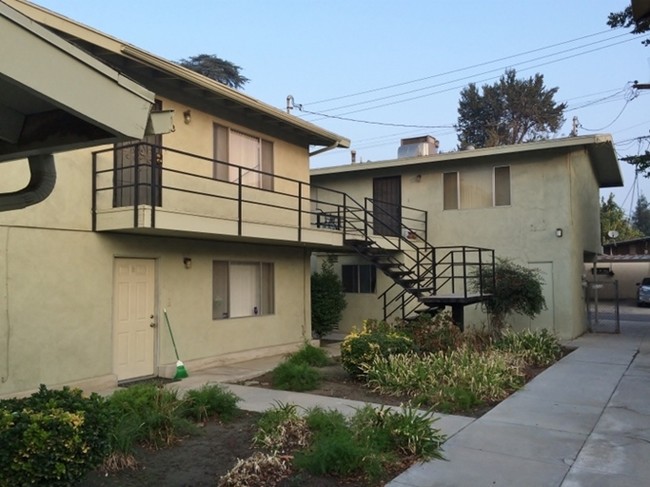 2316 17th St in Bakersfield, CA - Foto de edificio - Building Photo