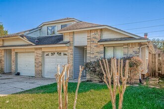 5105 Beaver Hollow Dr in Houston, TX - Building Photo - Building Photo