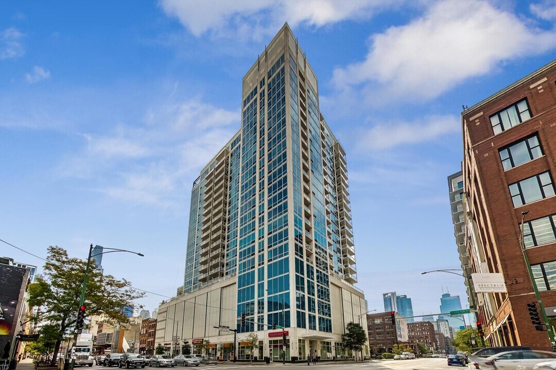 757 N Orleans St in Chicago, IL - Building Photo