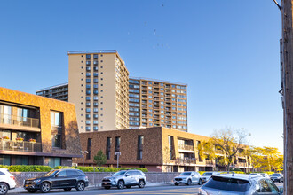 The Bay Club in Bayside, NY - Building Photo - Building Photo