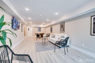 21 Station Pl in Metuchen, NJ - Building Photo