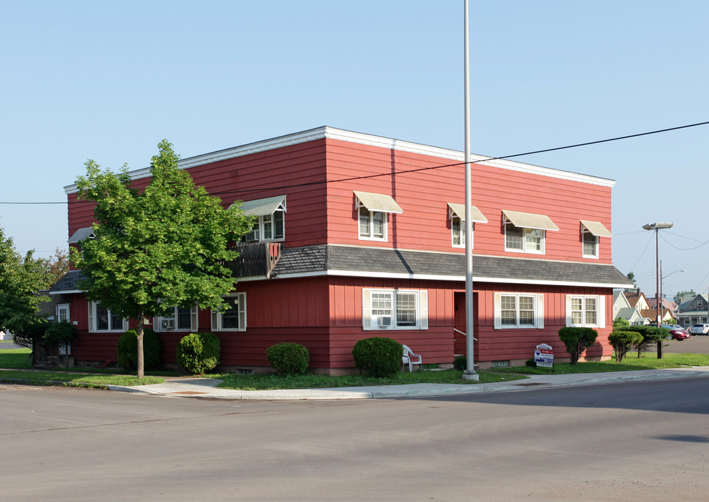 1225 Banks Ave in Superior, WI - Foto de edificio