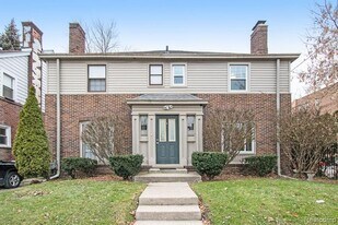 913 Alter Rd in Detroit, MI - Building Photo