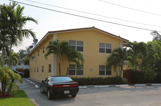 811 NE 14th Pl in Fort Lauderdale, FL - Building Photo - Building Photo