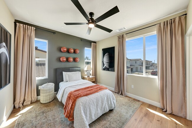 137 N Un St in Hanford, CA - Building Photo - Building Photo