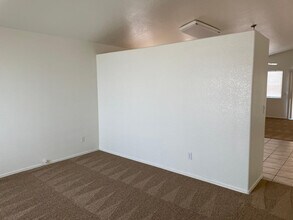 6831 S 33rd Dr in Phoenix, AZ - Building Photo - Building Photo
