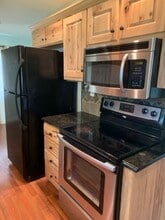 103 S Fairview Ave in Liberty, MO - Building Photo - Building Photo