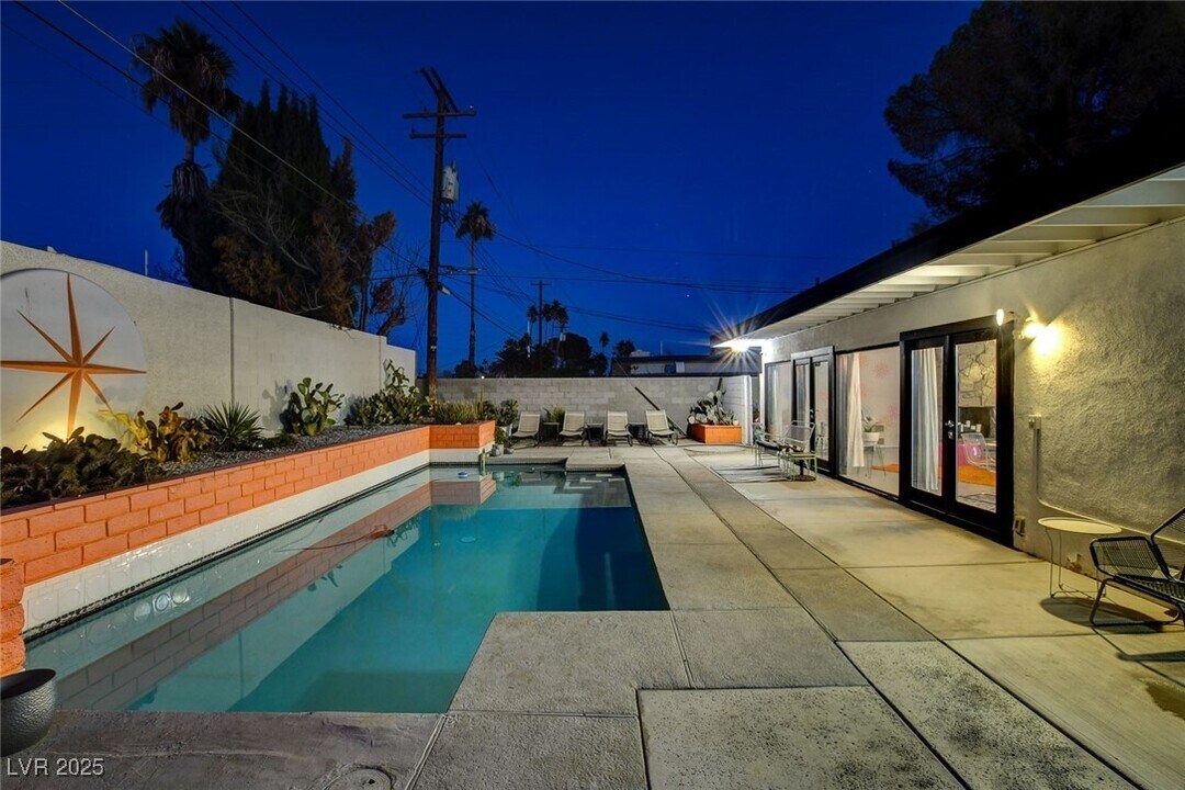 1558 Aztec Way in Las Vegas, NV - Building Photo