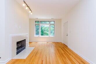 1344 W Grenshaw St, Unit B in Chicago, IL - Foto de edificio - Building Photo