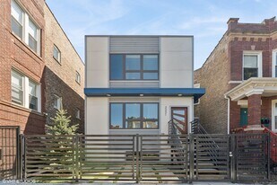 3331 W Crystal St in Chicago, IL - Building Photo