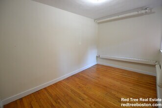 1589 Beacon St, Unit B in Brookline, MA - Building Photo - Building Photo