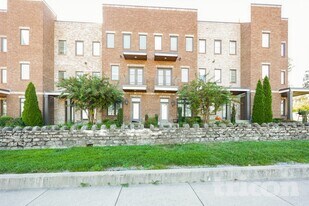 6817 Charlotte Pike in Nashville, TN - Building Photo