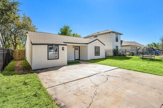 7109 St Augustine St in Houston, TX - Building Photo - Building Photo