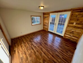 611 S Dewitt St in Bay City, MI - Foto de edificio - Building Photo