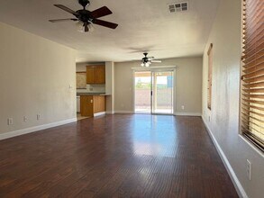 379 Silverado Pines Ave in Las Vegas, NV - Building Photo - Building Photo