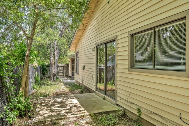 property at 1325 Bayou Dr