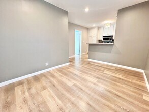 363 Newport Ave in Long Beach, CA - Foto de edificio - Building Photo