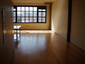 1400 NW Irving St-Unit -N/A in Portland, OR - Building Photo - Building Photo